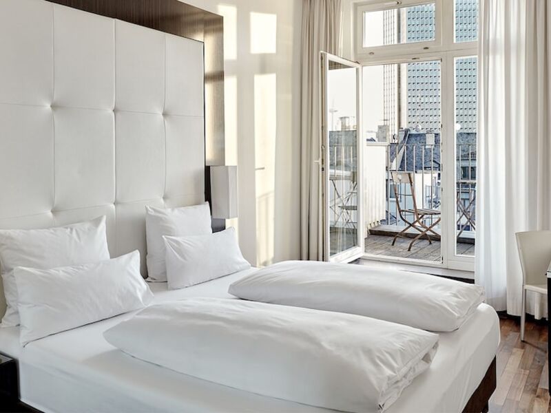 THE PURE FRANKFURT A MEMBER OF DESIGN HOTELS